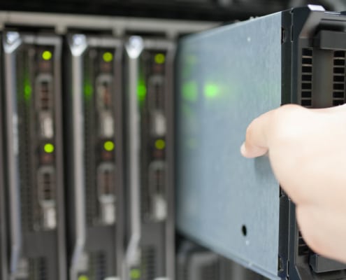 Hand Removing a Backup Server from a Rack