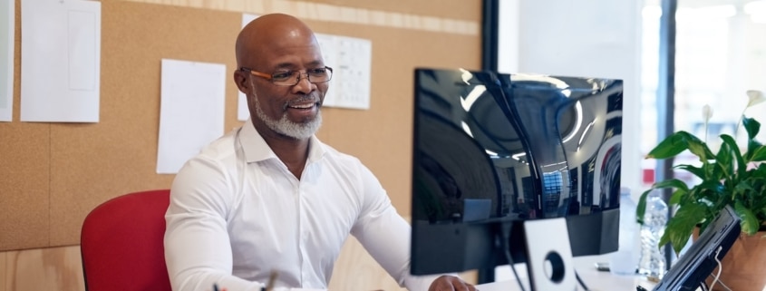 employee at work using computer support services