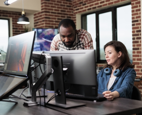 it services provider helping employee with computer issues at office