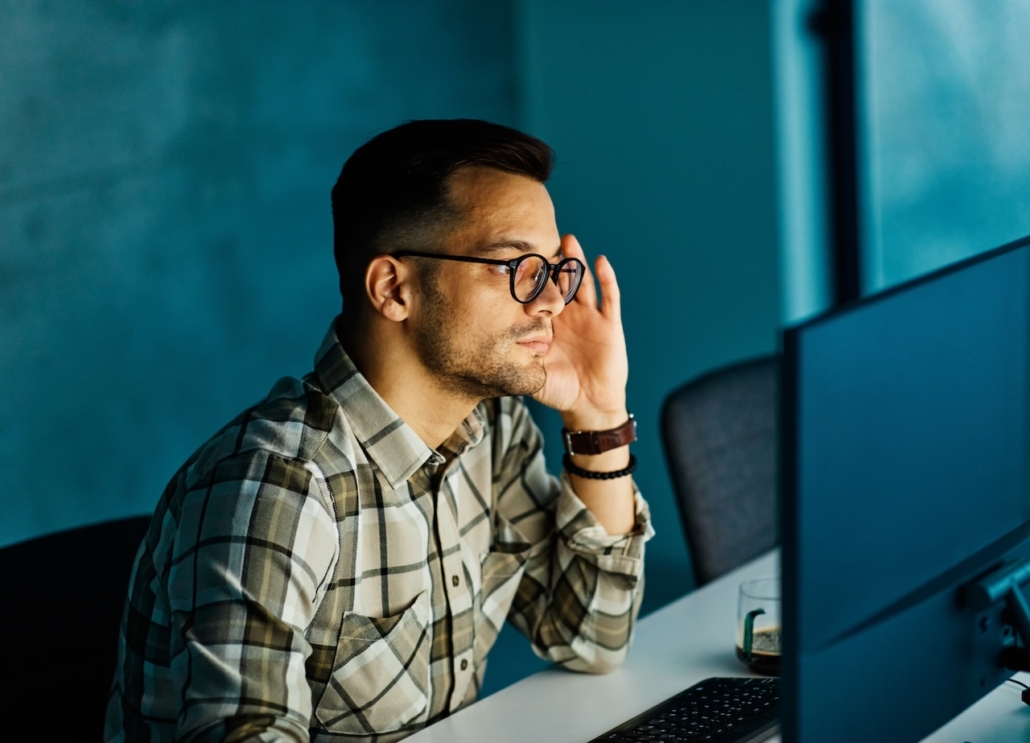 business owner using managed it services for small businesses as he work on computer