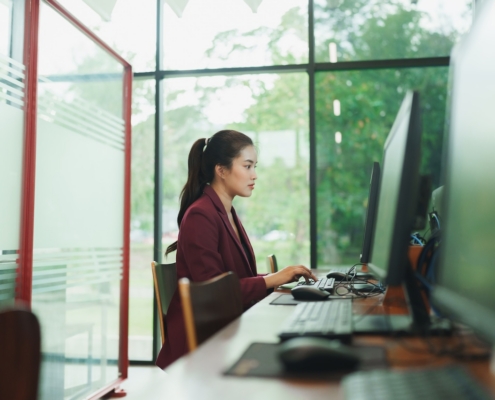 employee using it consultation services while working on computer