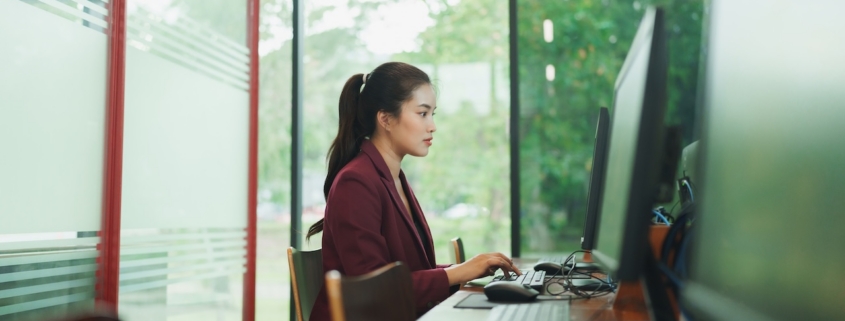 employee using it consultation services while working on computer